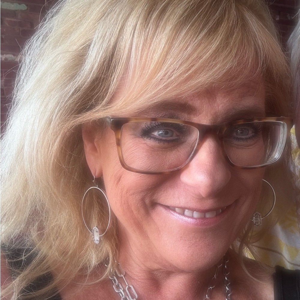 Meet your Posher, Lisa